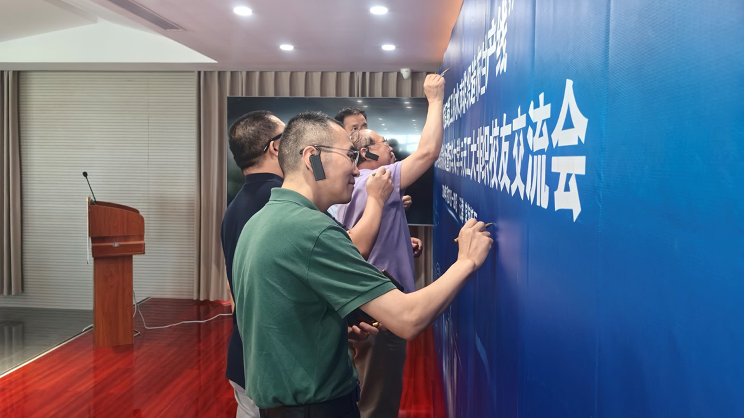 “東綸科技高端醫(yī)衛(wèi)用水刺非織造布生產(chǎn)線”技術(shù)與應用高端論壇<br>在天津濱海成功舉辦