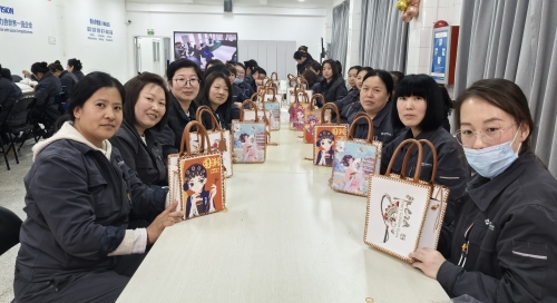 巧手綻芳華,巾幗展風采——東綸科技開展“三八”婦女節手工創作活動